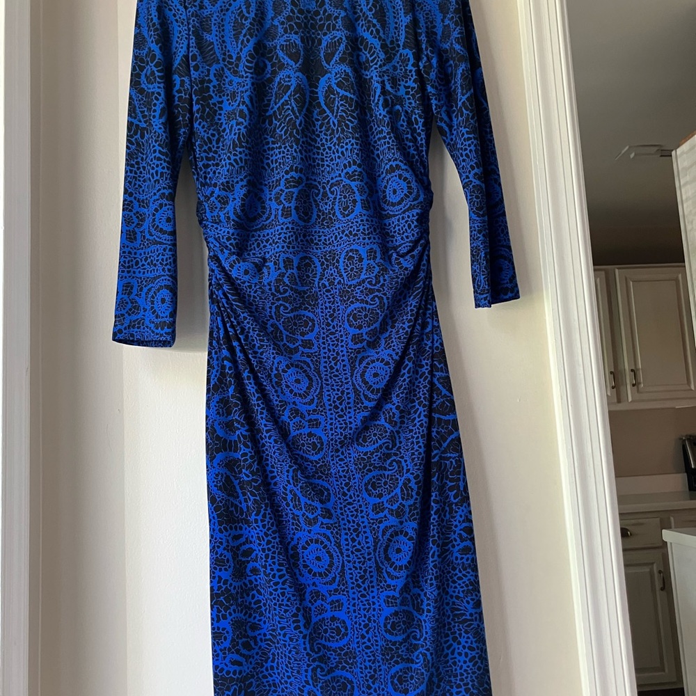 David Meister Flattering Dress in Beautiful blue and black stretchy fabric.